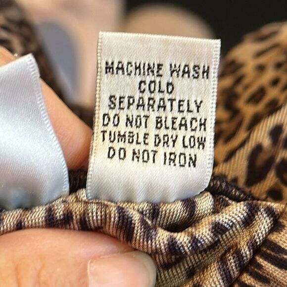 Private Edition by Chico’s leopard print casual or relaxation pants - Picture 7 of 7